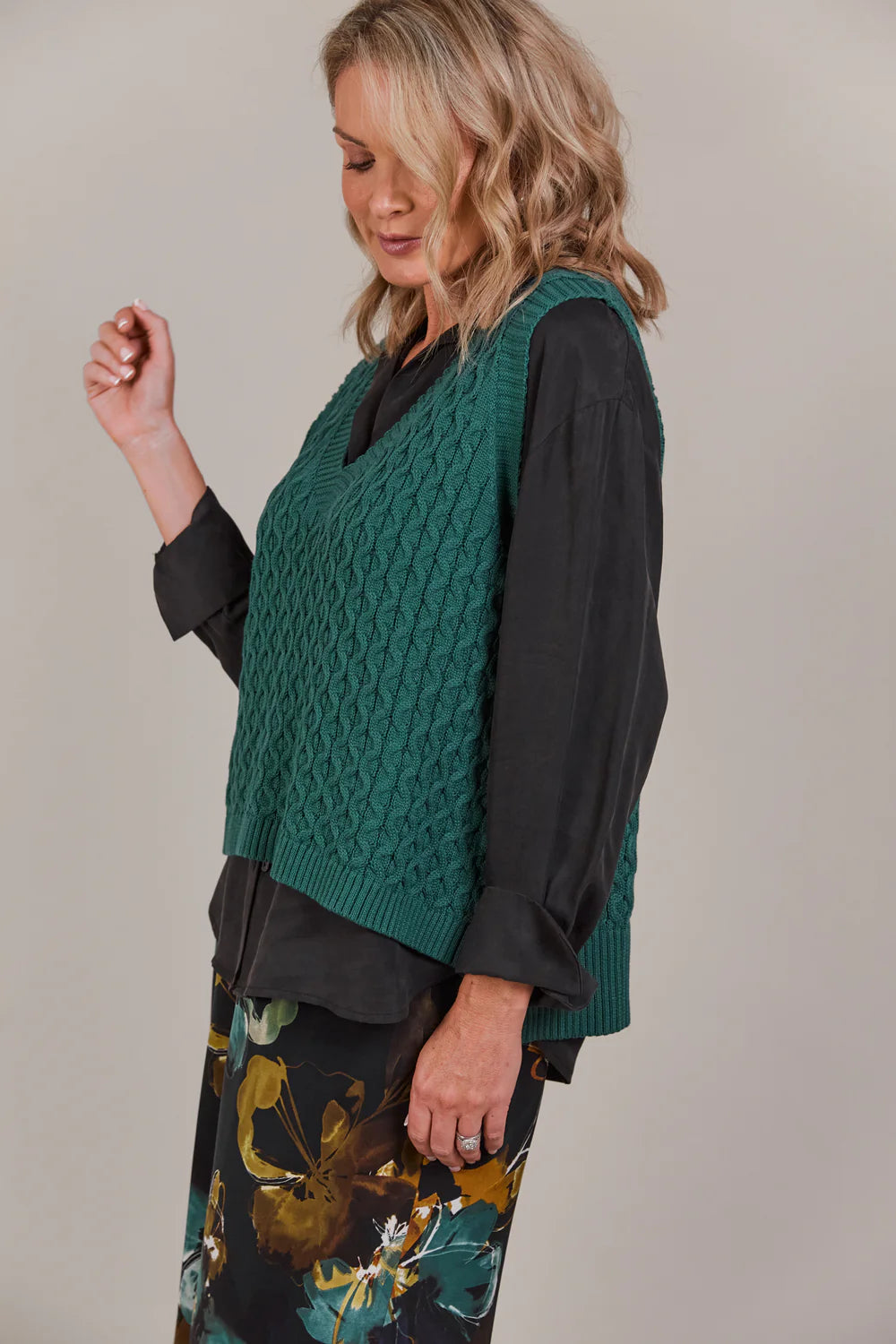 Naviva Vest