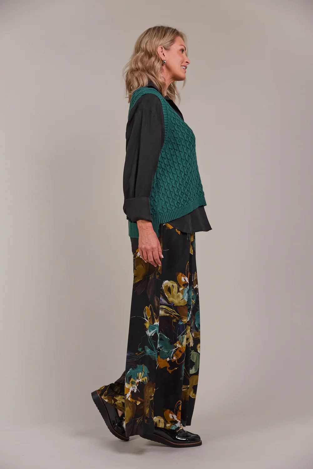 Naviva Vest